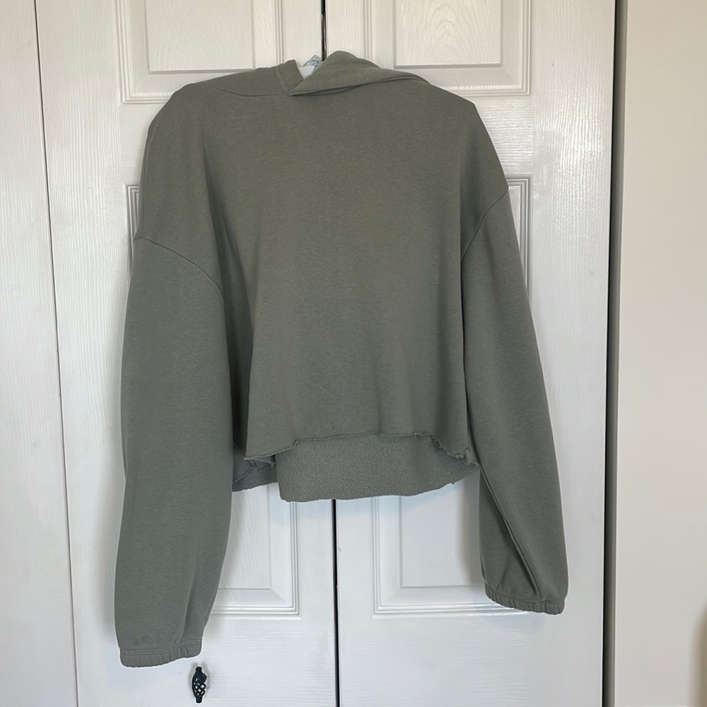green cropped hoodie
